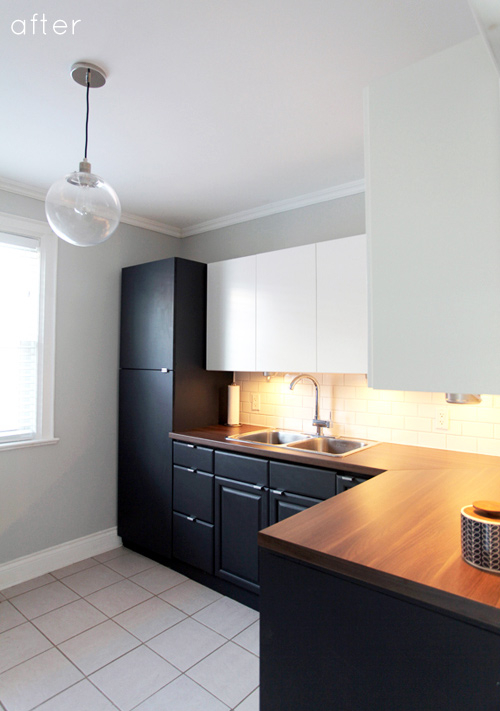 The black and white cabinets balance each other so well