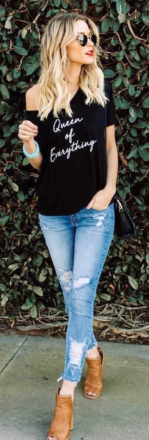 Black scoop-neck shirt and blue distressed jeans.