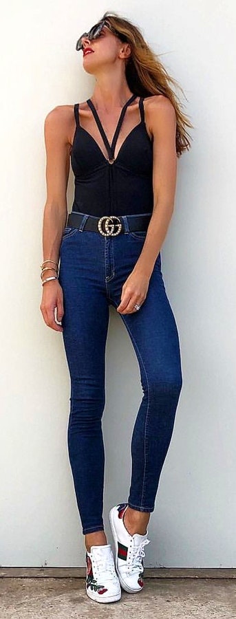 Blue denim skinny jeans+ Black top with white sneakers. Pic originally posted by sirensandseaplanes