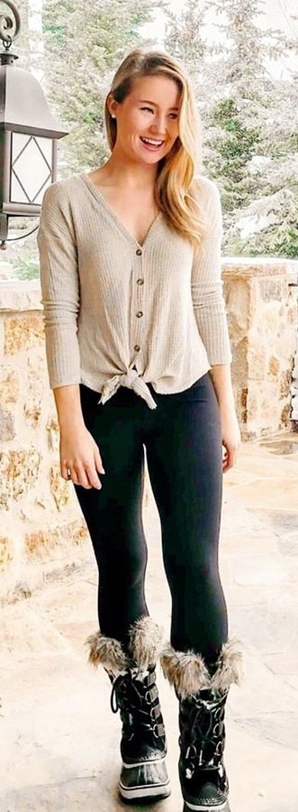 Gray button-up long-sleeved shirt and black leggings. Pic originally posted by lonestarsouthern