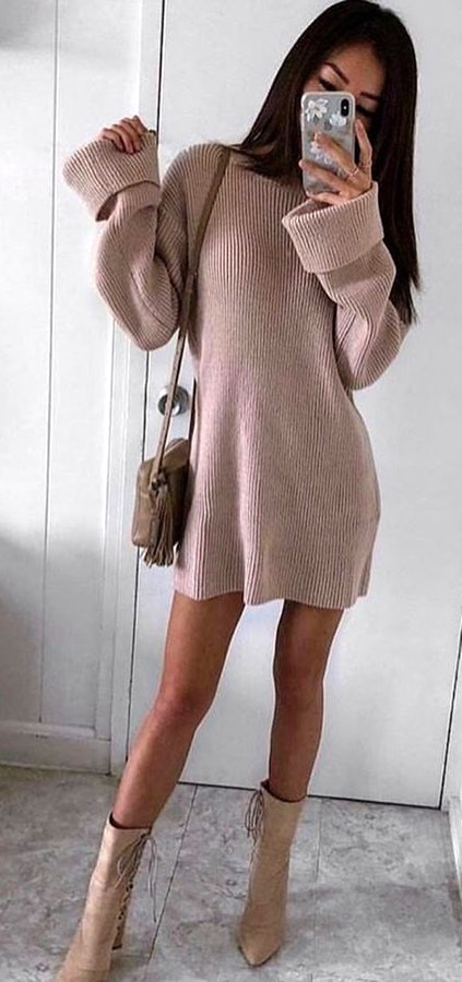 Grey sweater + Grey boots + Handbag. Pic originally posted by fashion_styles_inspiration