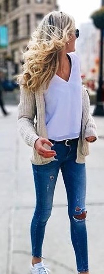 White shirt and distressed blue denim jeans.