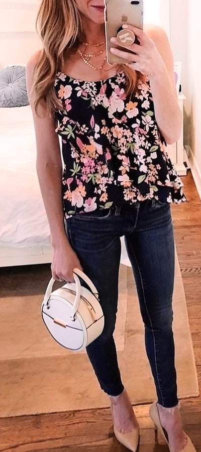 Floral Top + Skinny Jeans + Heel Shoes Outfit.