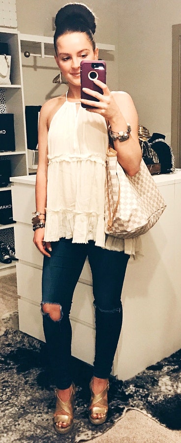 White Top & Navy Destroyed Skinny Jeans & Checked Tote Bag
