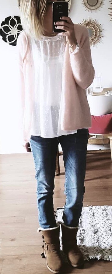 White long-sleeved shirt, boots and blue-washed jeans.