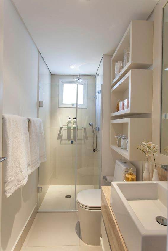 Arrangement of a small bathroom on the length