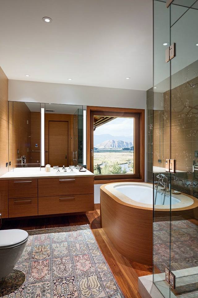 Bathroom with wooden decoration