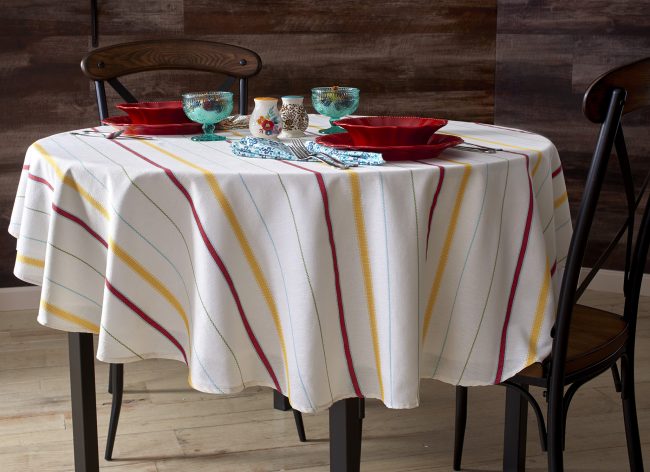 #TableCloth #Linens #Settings #Style Before choosing a tablecloth you need to determine its size
