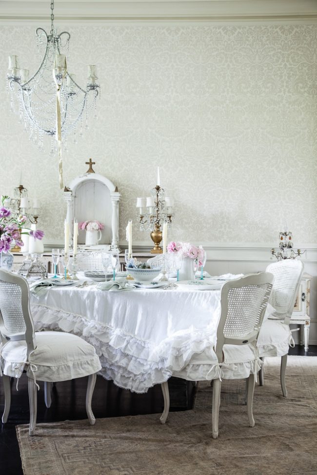 #TableCloth #Linens #Settings #Style Chic snow-white tablecloth on a solemn table