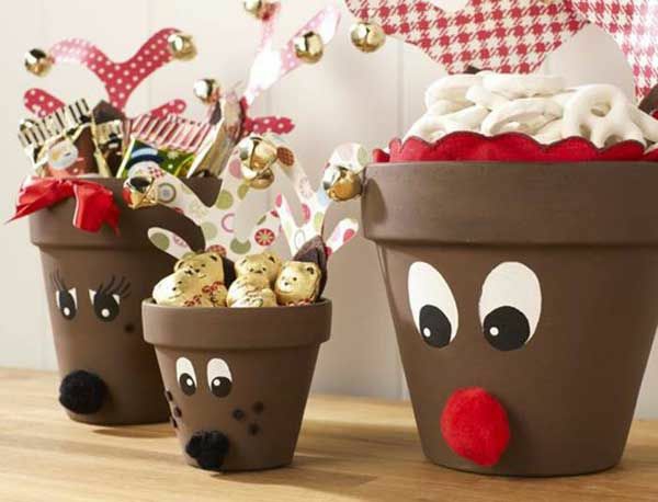 #Christmas #Crafts #Kids Christmas deer brings treats