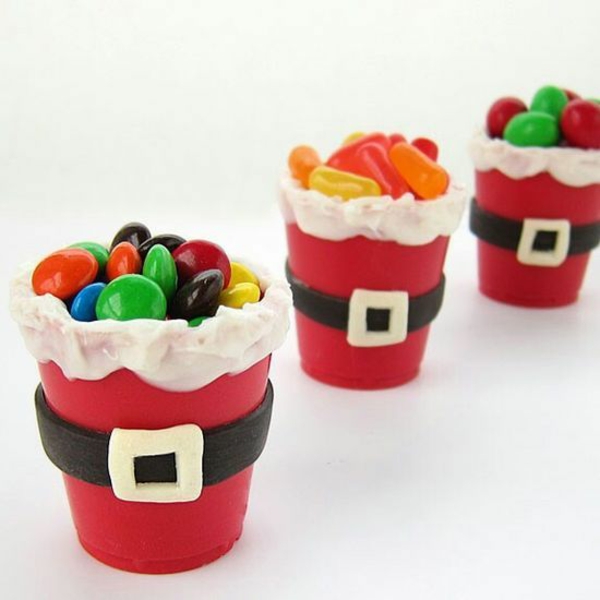#Christmas #Crafts #Kids Convert old flowerpots to Christmas decorations