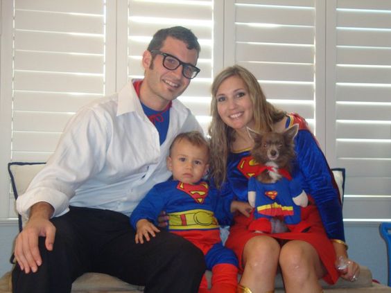 Family Halloween costumes Superman.
