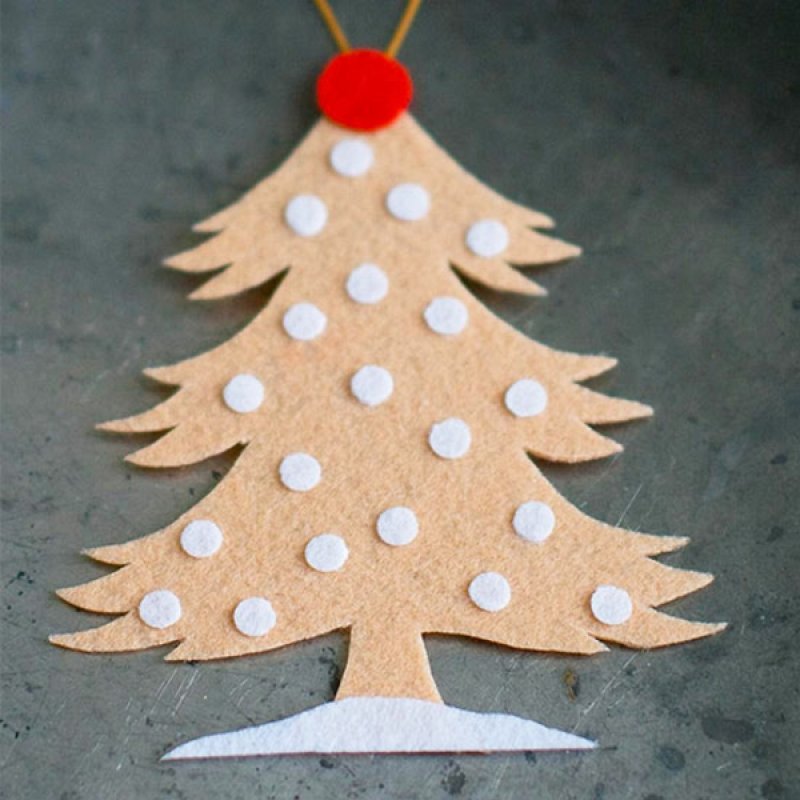 #Christmas #Crafts #Kids Felt fir decorated with white ball