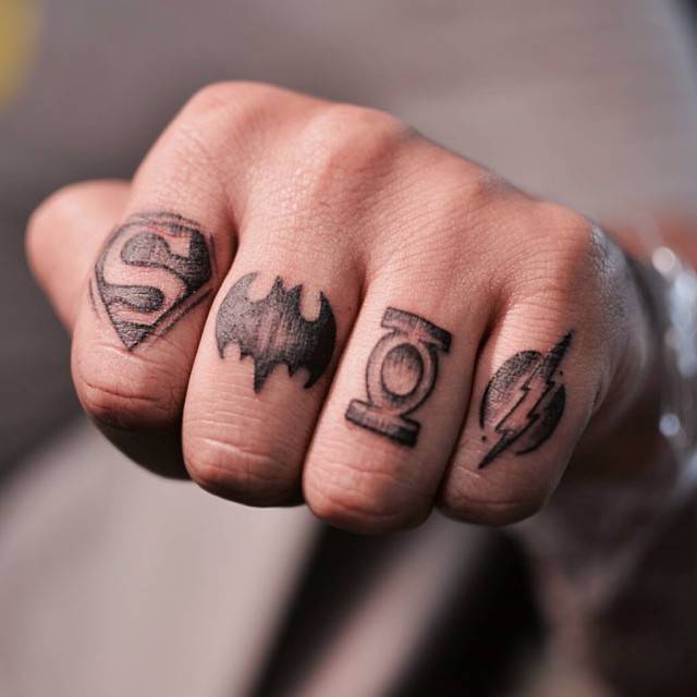 70+ Beautiful Finger Tattoo Ideas - Gravetics
