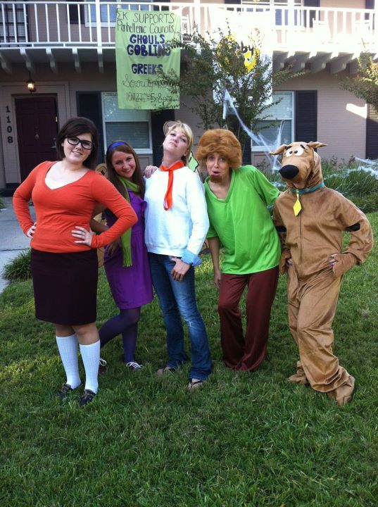Scooby Doo costumes omg what if we dressed up.