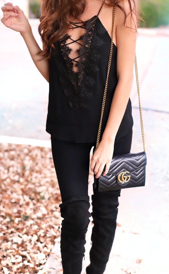 #Summer #StreetStyle #Outfits #Dress black Guess sling bag.