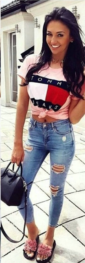 #Summer #StreetStyle #Outfits #Dress pink Tommy Hilfiger crew-neck t-shirt.