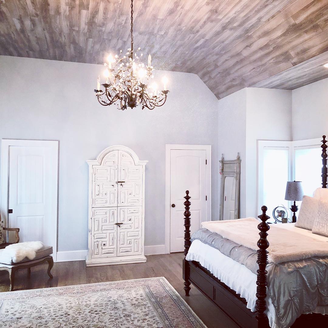 Added color and texture to our master bedroom ceiling. The room feels much more calm and comfortable. Pic by northsnest