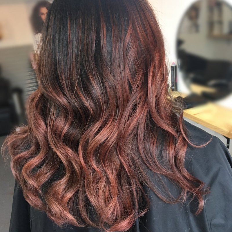 Seriously how stunning is this Rose Brunette! Pic by aliciacatleystyling