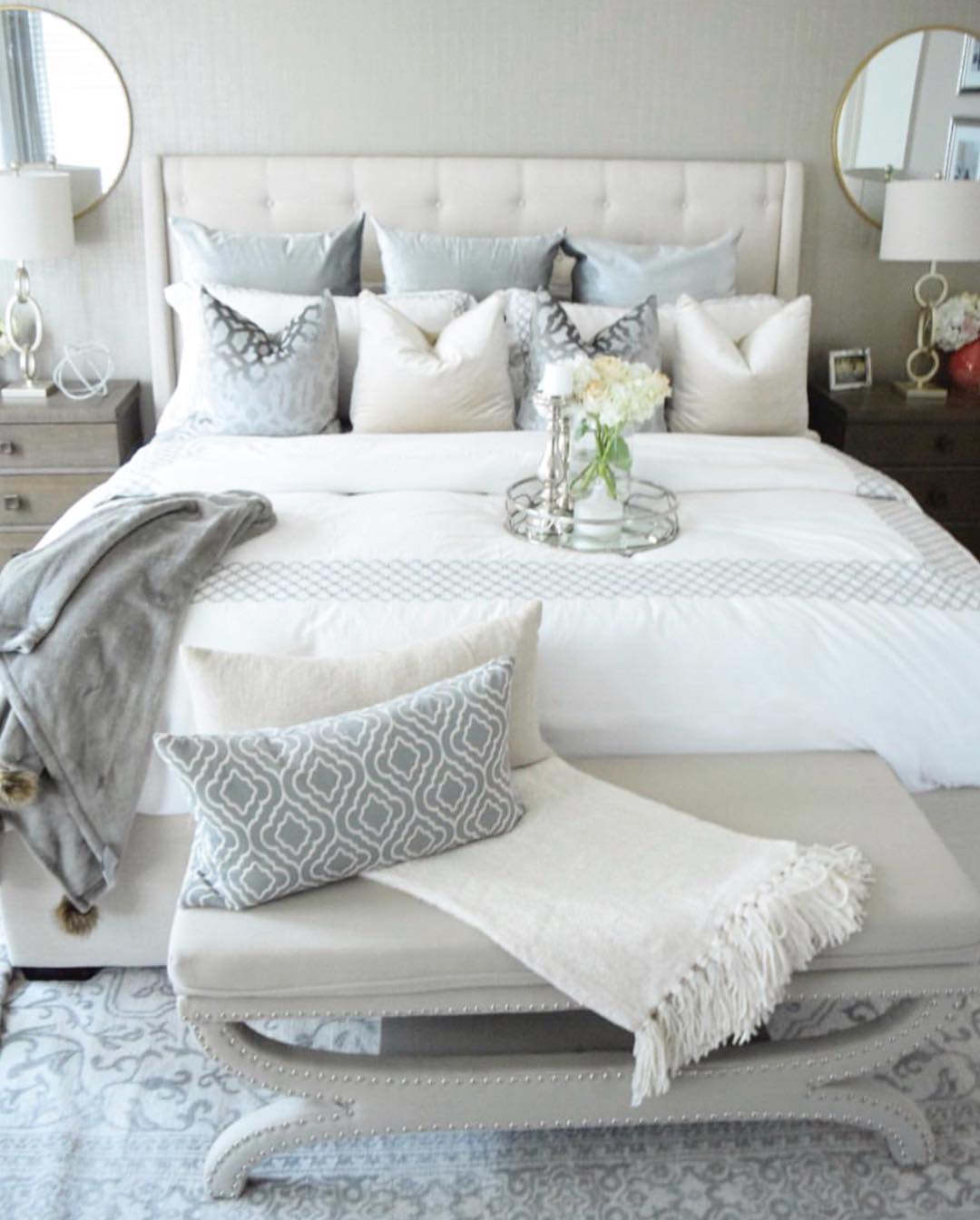 This is so so pretty master bedroom design. Pic by buildingourforever