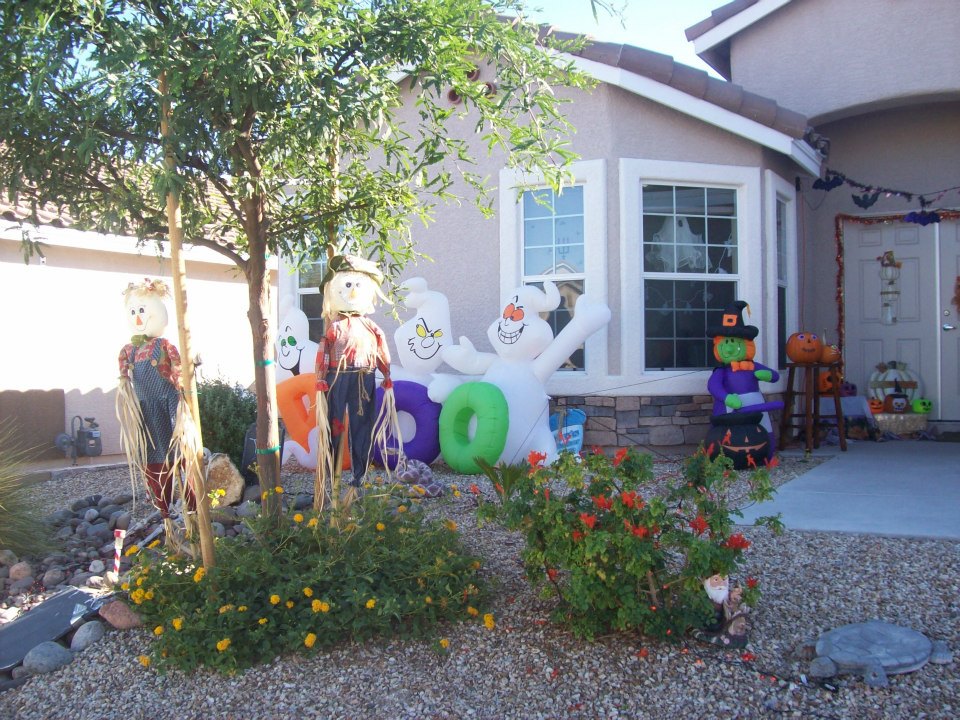 Beautiful Halloween Decoration for front yard.