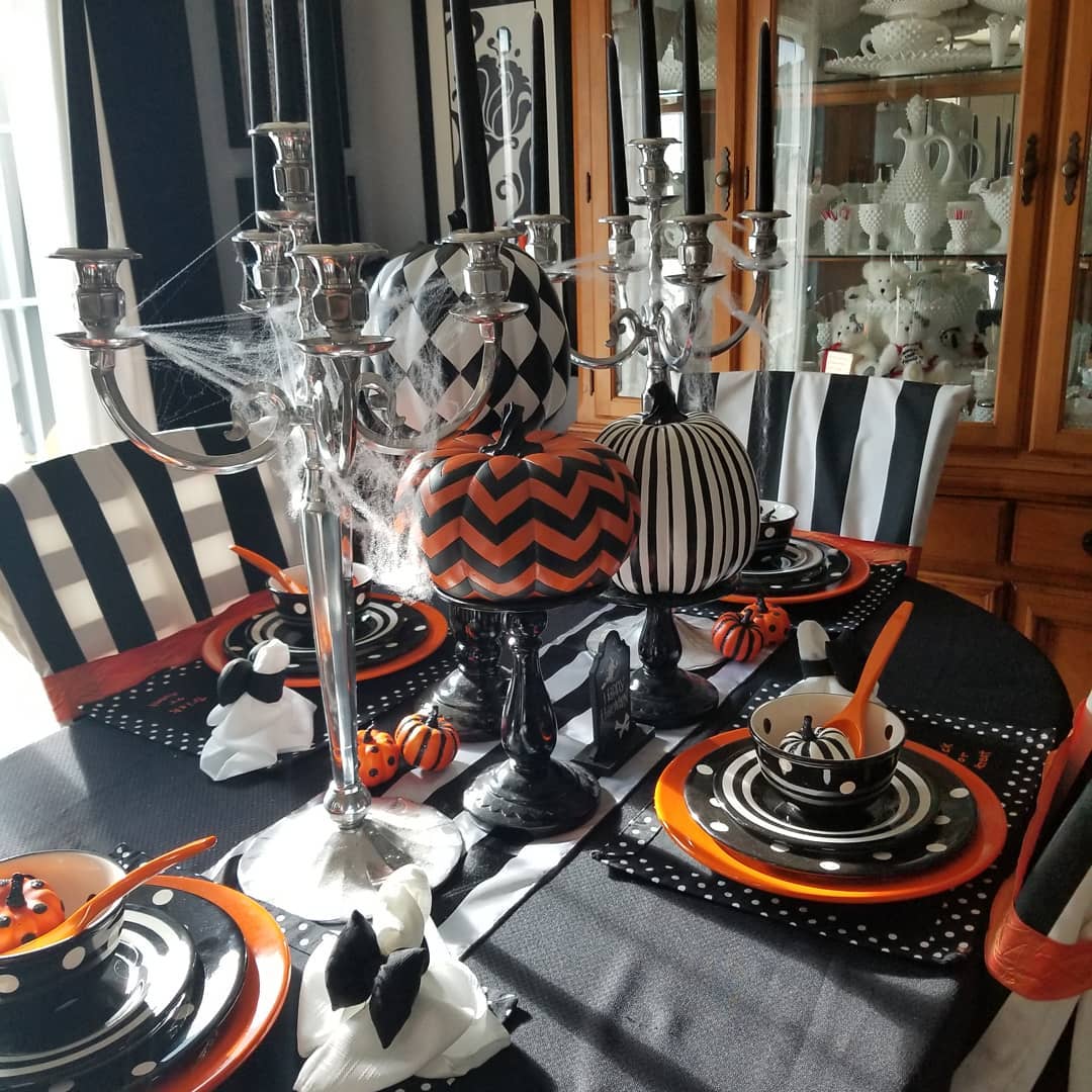 Beautiful Halloween table.