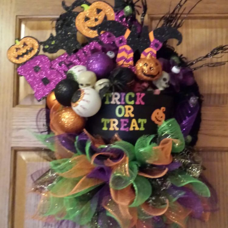 Cauldron halloween door decoration.