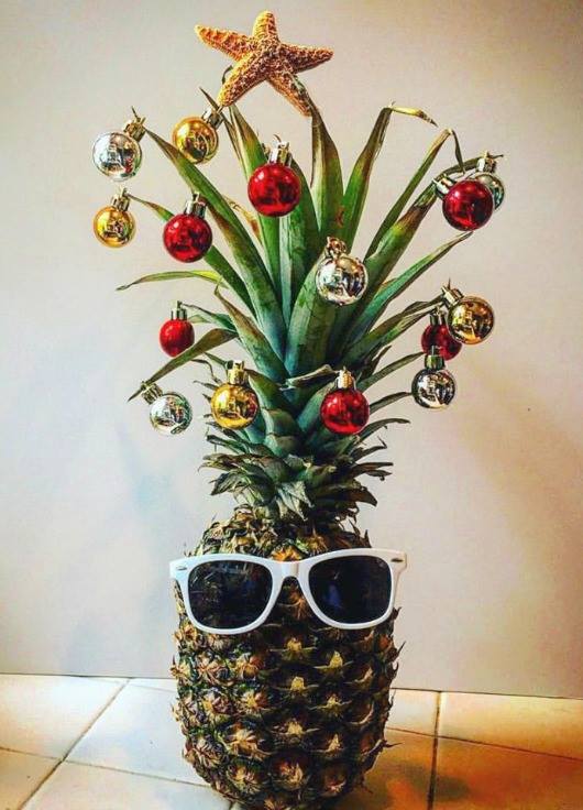 Christmas tree alternative, the Christmas pineapple!