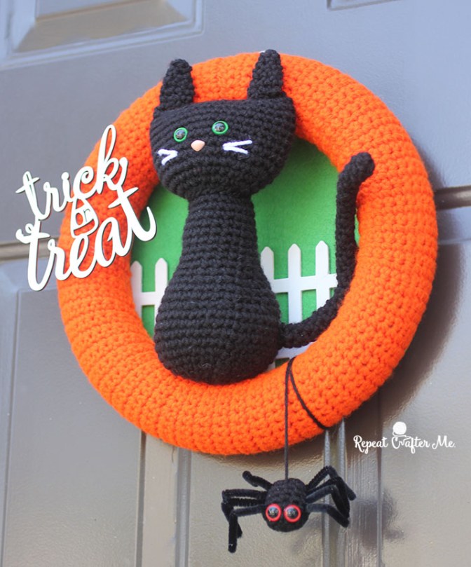Crochet halloween black cat wreath