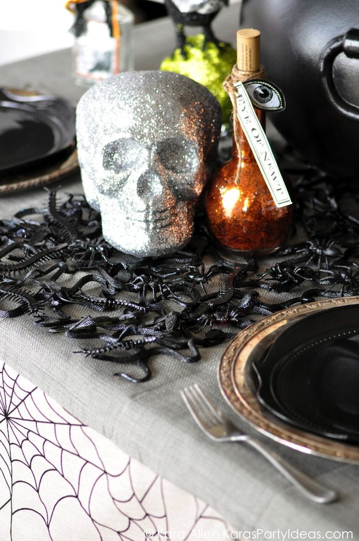 DIY Halloween Snake Table Runner and Decor!