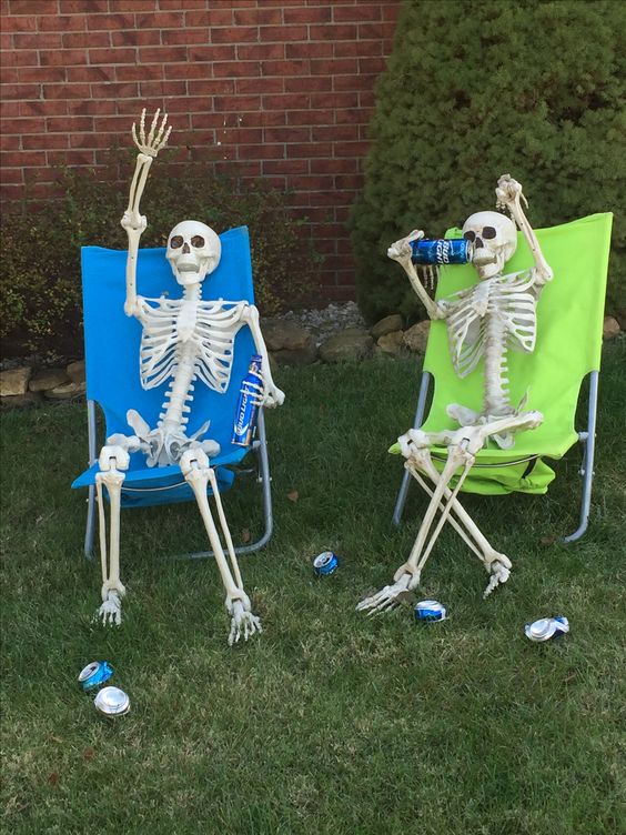 Friendly skeletons.