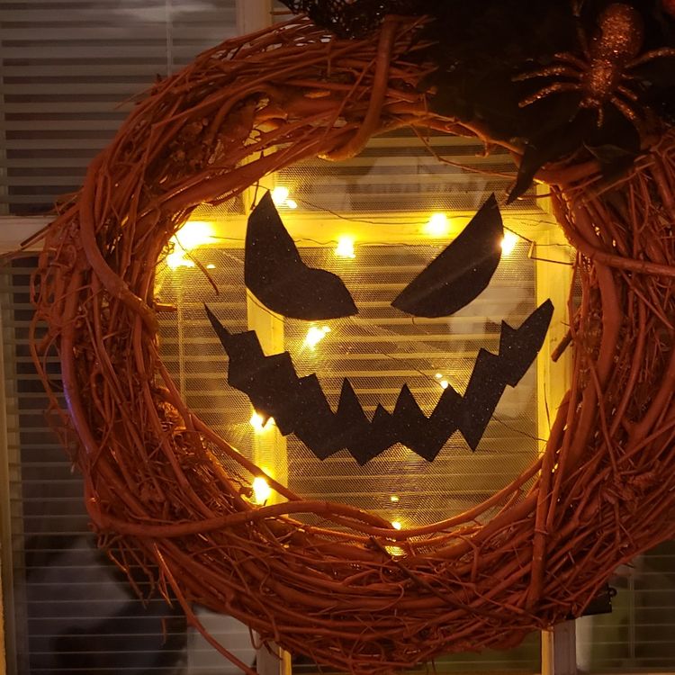 Lighted Jack o Lantern Pumpkin Wreath.
