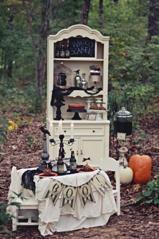 Rustic Halloween Decor.