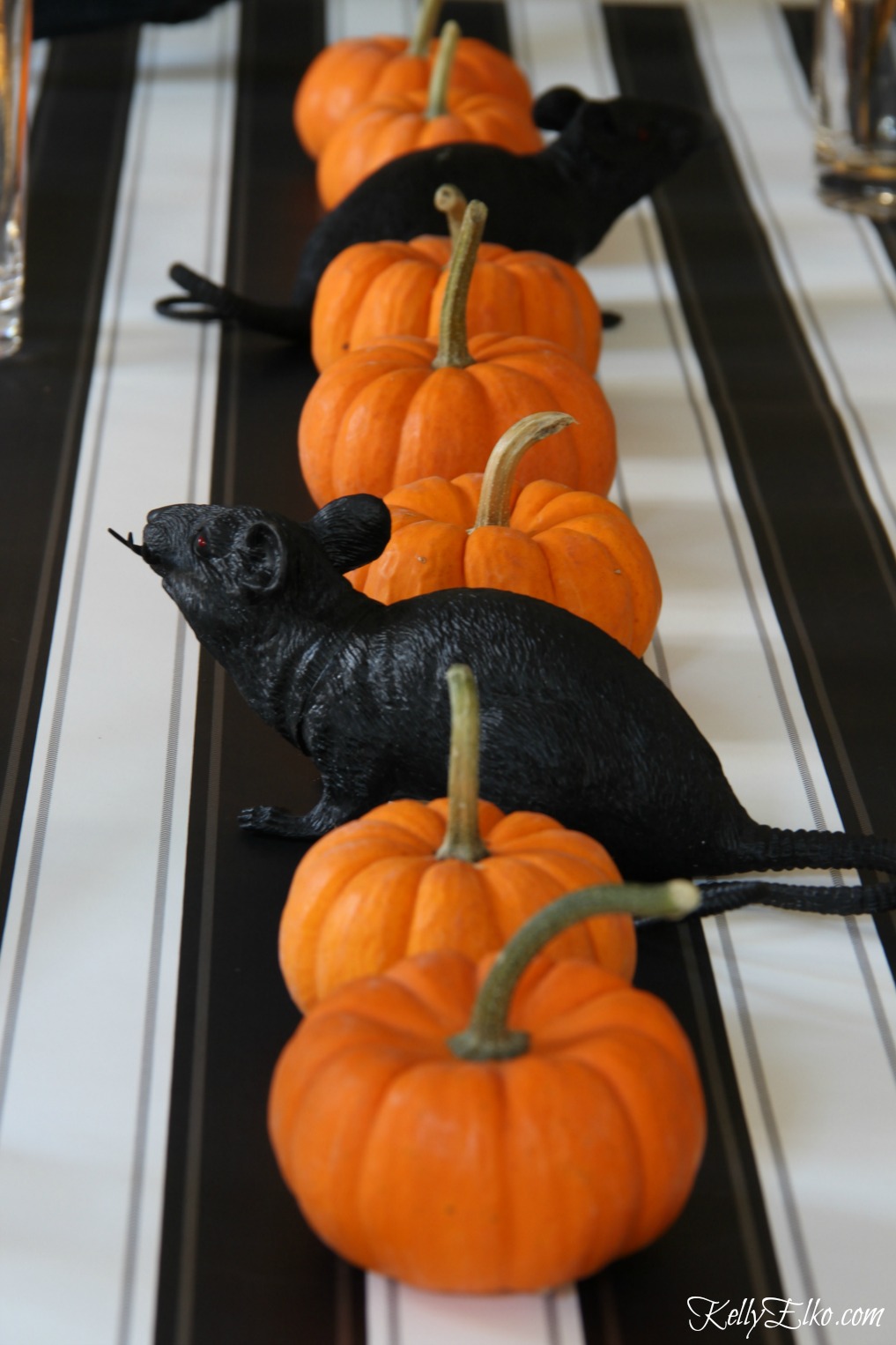 Simple Halloween Table.