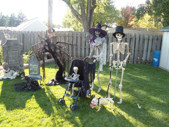 55+ Spooky Halloween Front Yard Decor Ideas to Spook Up Your Home