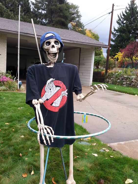 Skelly hoops it up. Taylor Skeletons