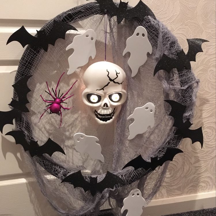 So cute Halloween Wreath.