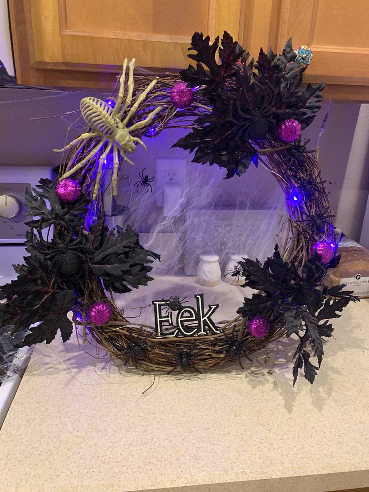Spooktacular DIY halloween wreaths.