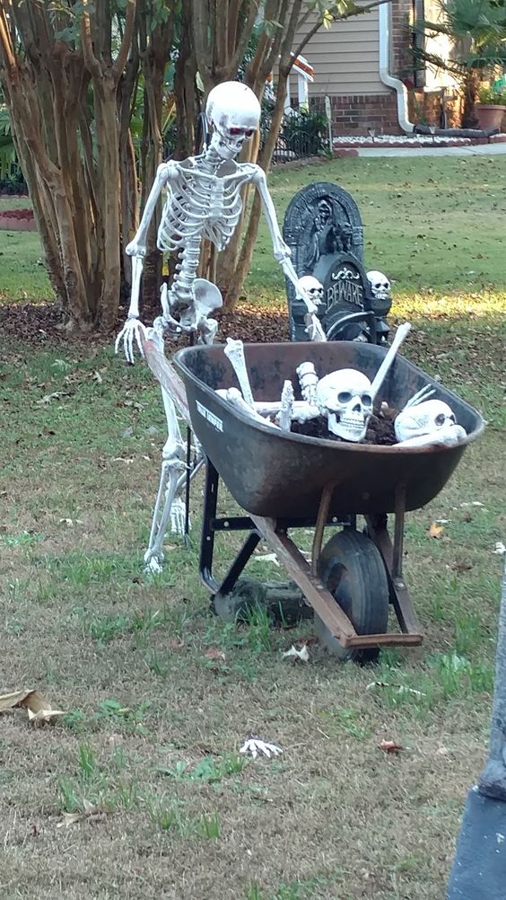 Spooky outdoor Halloween decorations.