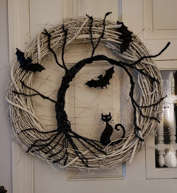 Spooky tree Halloween wreath.