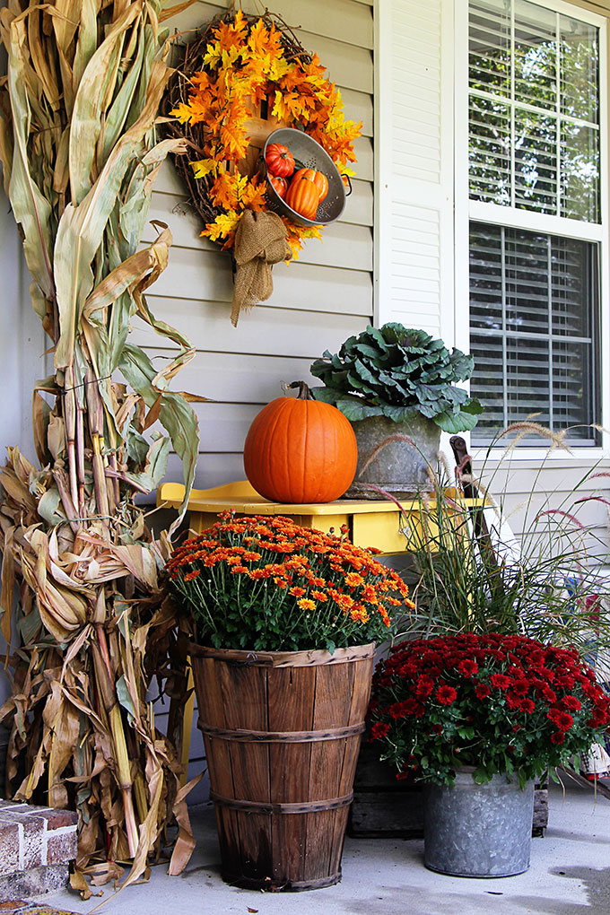 Transitioning The Porch From Fall To Halloween.