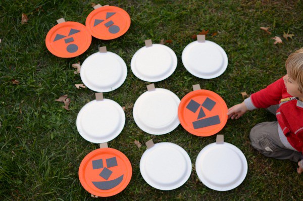 Little ones will enjoy this pumpkin memory game.