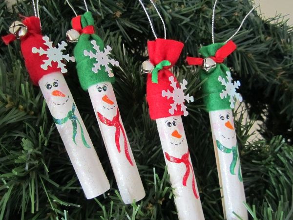 Painted Wooden Clothespin Snowman Ornament.
