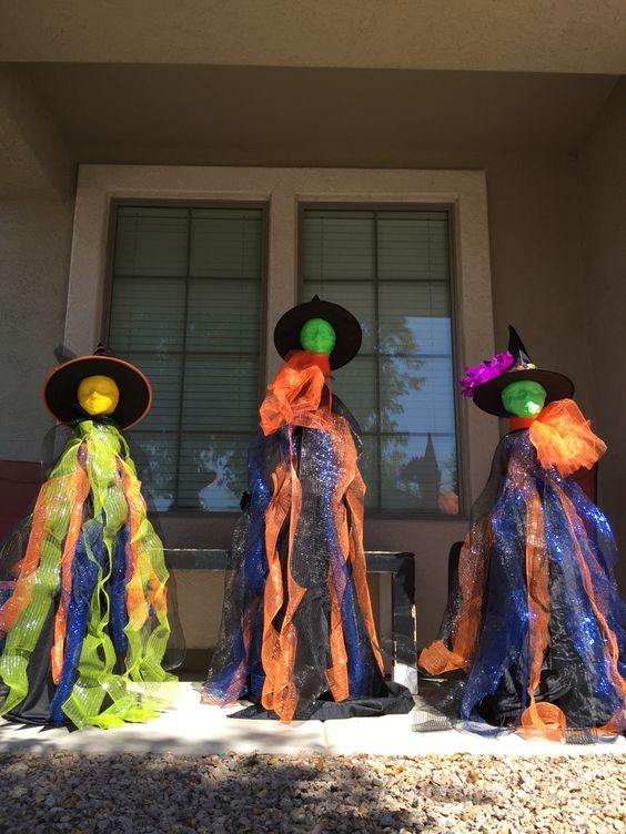 Tomato cage witches to show this Halloween and so fun to make