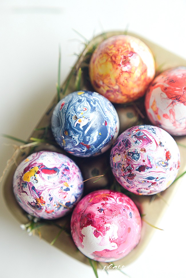 DIY Nail Polish Marbled Easter Eggs via Place of My Taste