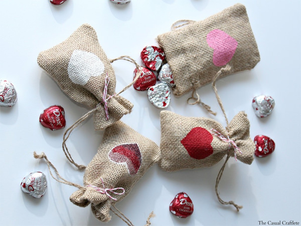 DIY Valentine’s Day Burlap Gift Bags by The Casual Craftlete.