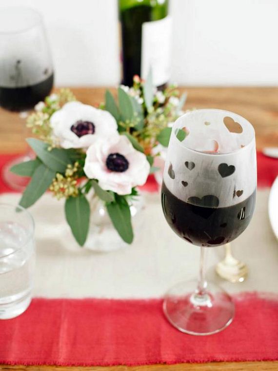 Etched Wine Glasses. DIY Valentine's Day Gifts
