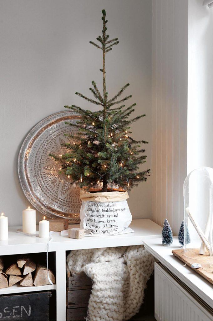 25 Spectacular Farmhouse Christmas Decorations For Your Home