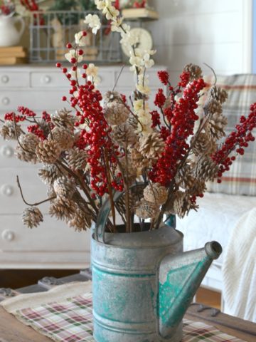 Pinecone Christmas Table Centerpiece.