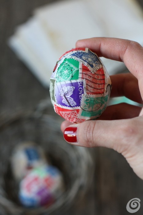Stamp Easter Eggs via Casa e Trend